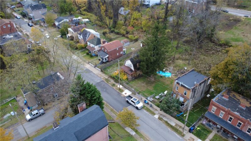 1327 Grotto St — photo 4