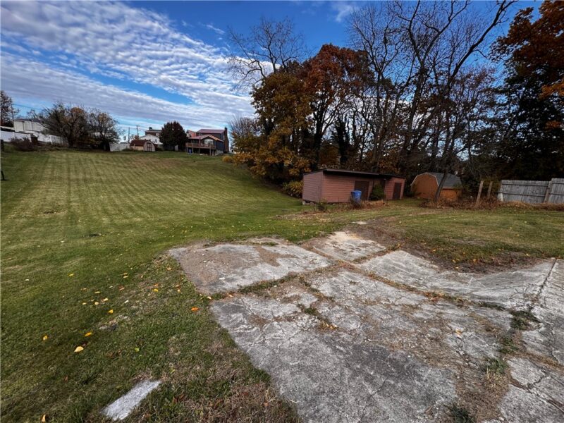 176 Jefferson Dr — photo 2