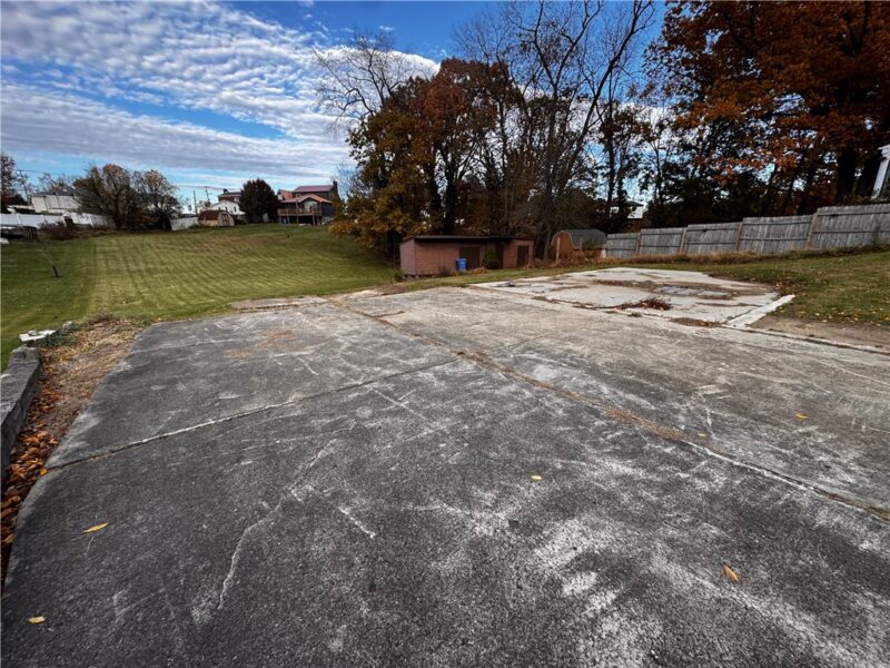176 Jefferson Dr — photo 3