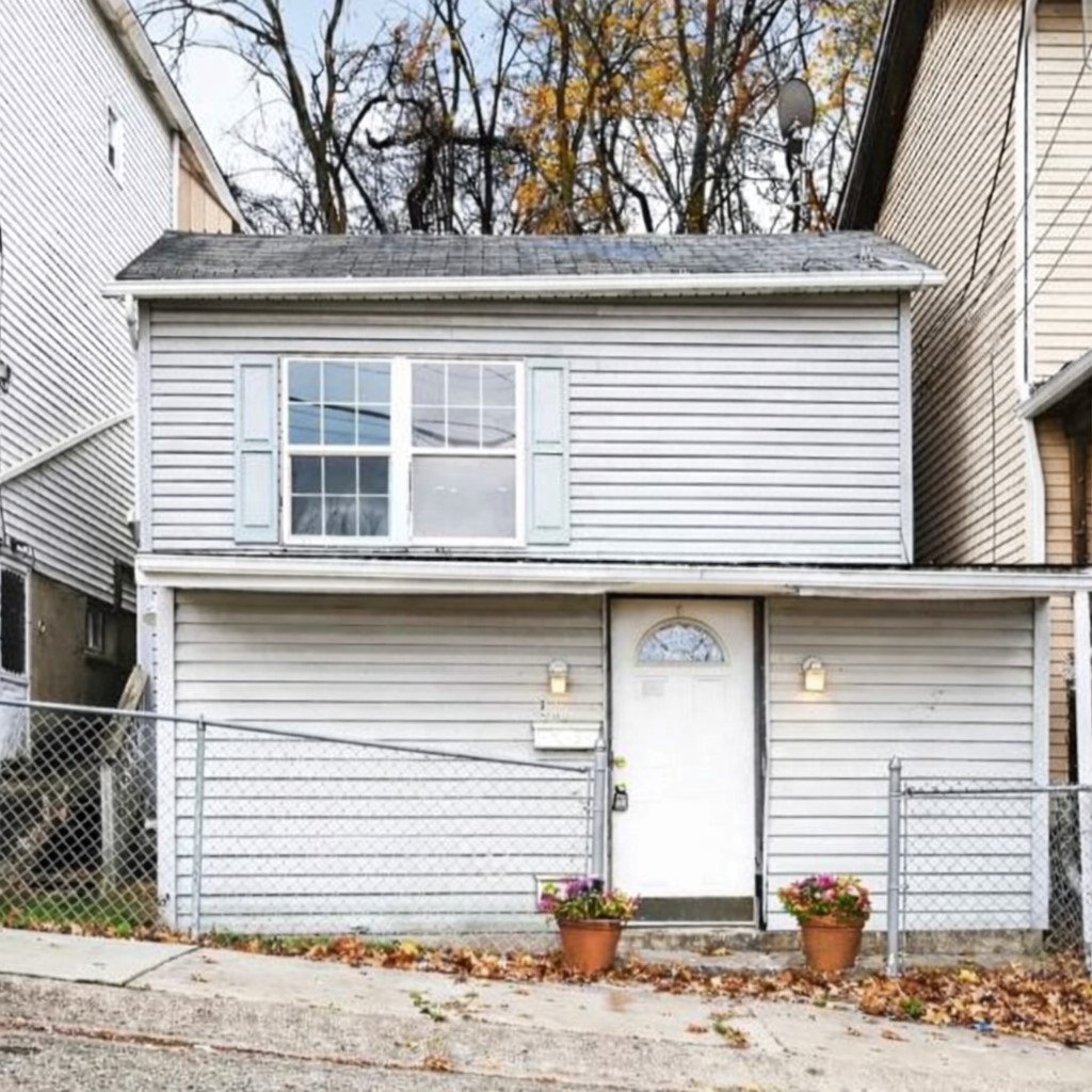 417 Alexander St — photo 1