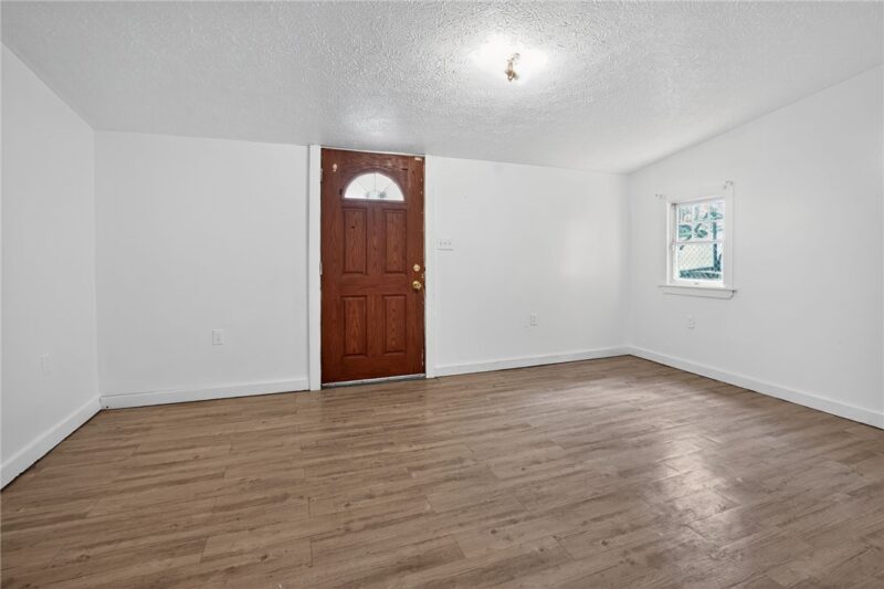 417 Alexander St — photo 4