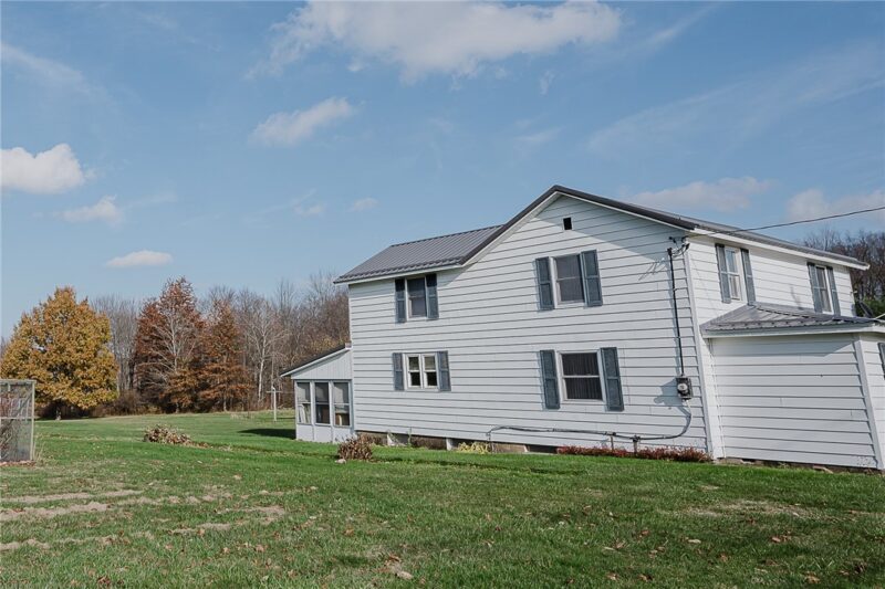 151 Hemlock Rd — photo 3