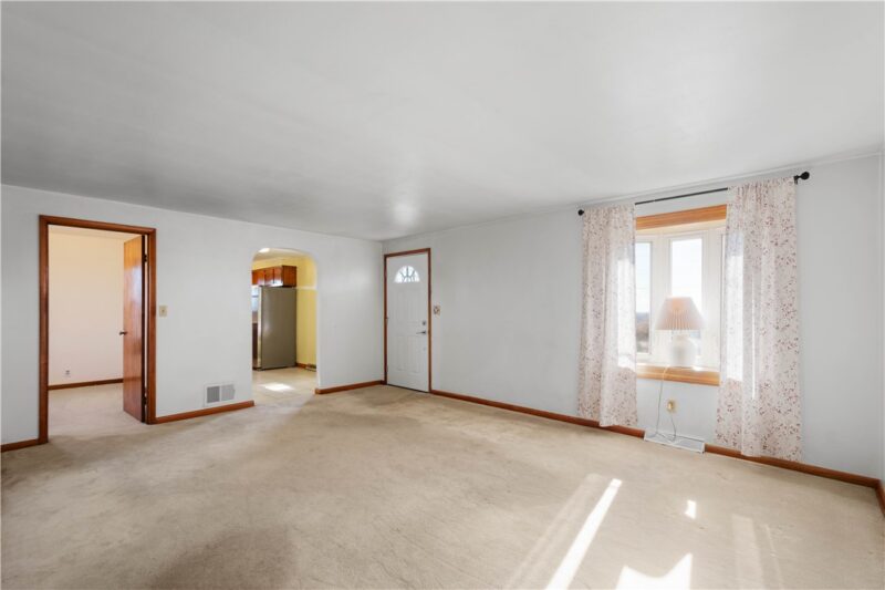 275 Hallam Rd — photo 4