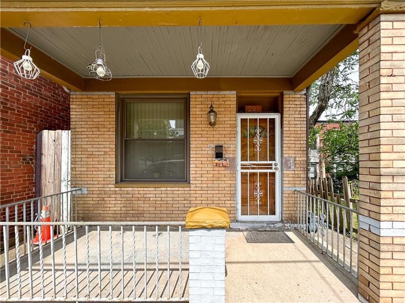 219 Brownsville Rd — photo 4
