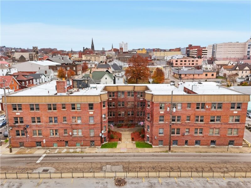 325 W Jefferson St — photo 2