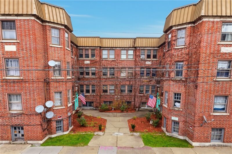 325 W Jefferson St — photo 3