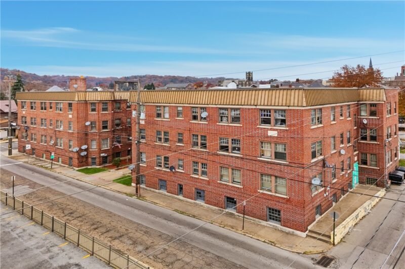 325 W Jefferson St — photo 4