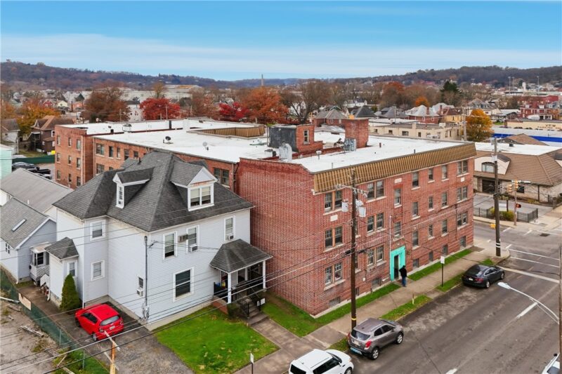 325 W Jefferson St — photo 6