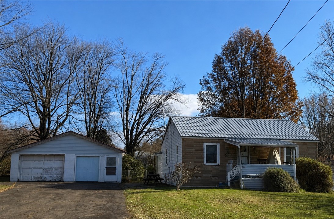 327 Lincoln Ave — photo 1