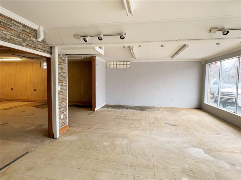 101 McGOVERN BOULEVARD — photo 3
