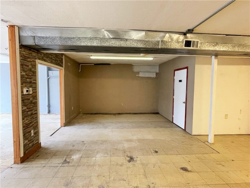101 McGOVERN BOULEVARD — photo 4
