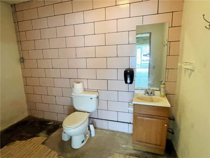 101 McGOVERN BOULEVARD — photo 8