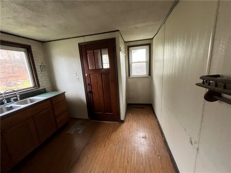 213 Laurel Street — photo 8