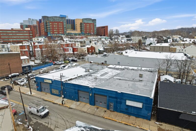 4225 Main St — photo 2