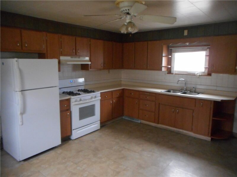 635 Rear Wood St — photo 2