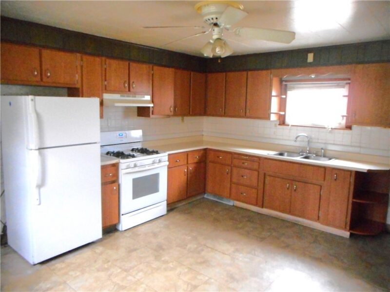 635 Rear Wood St — photo 3