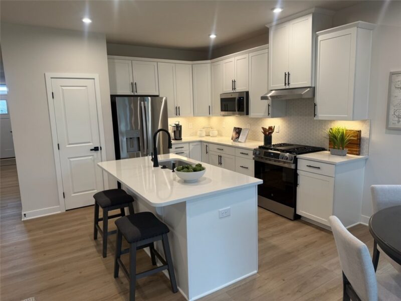 123 Settlers Grove Boulevard — photo 2
