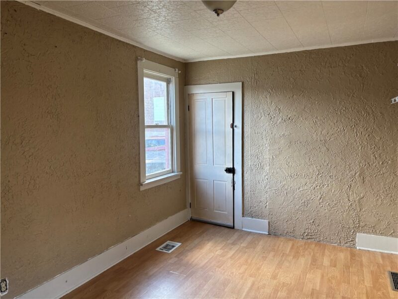 89 1/2 N Maiden St — photo 5