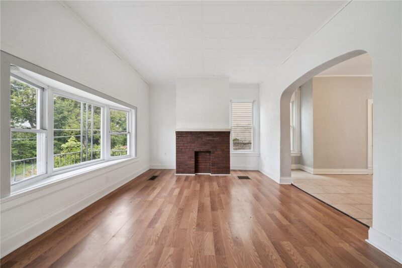 241 Watson Blvd — photo 2