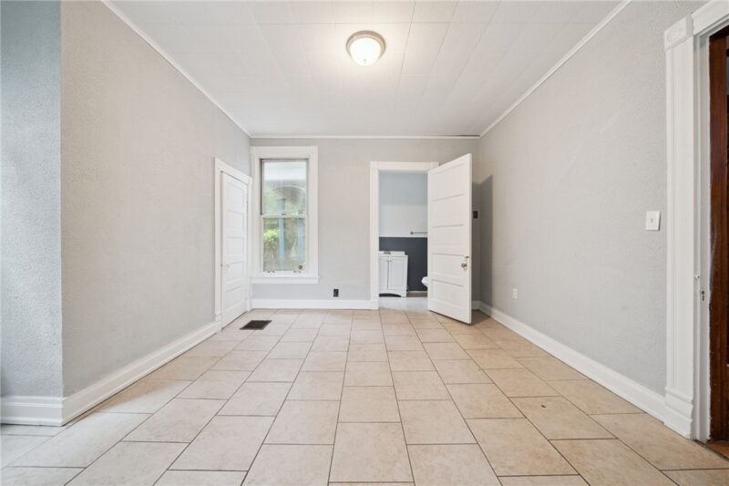 241 Watson Blvd — photo 3