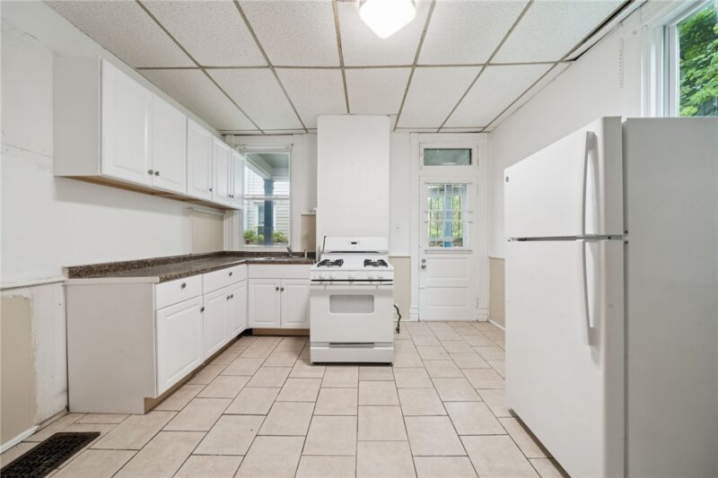 241 Watson Blvd — photo 4