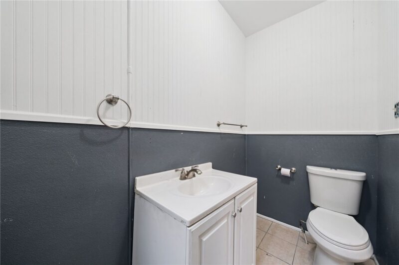 241 Watson Blvd — photo 5