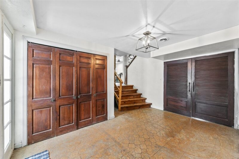 722 Connellsville Ave — photo 8