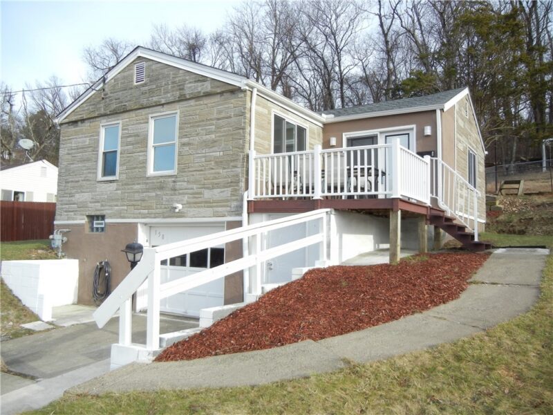 158 Moffat Ave. — photo 2