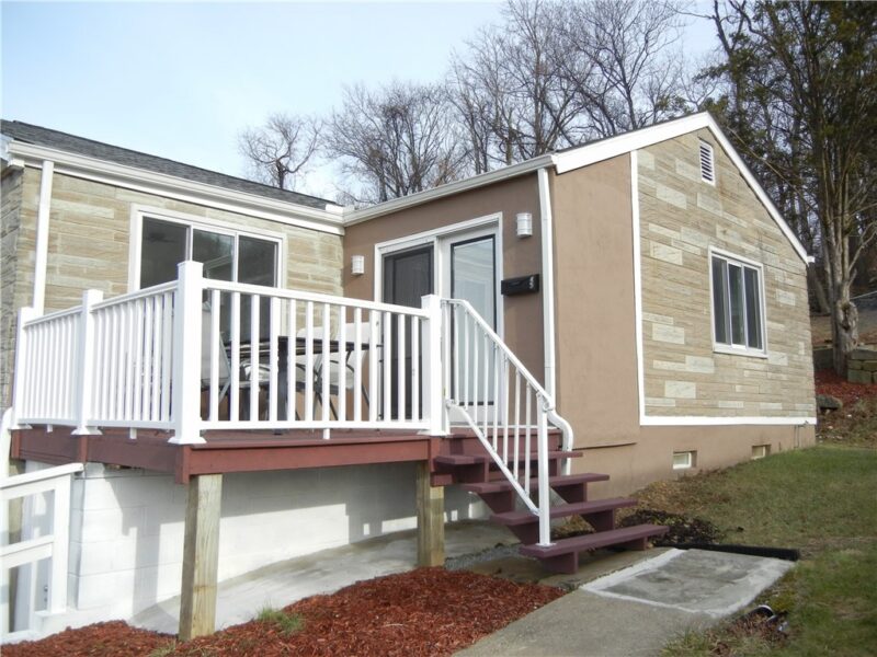 158 Moffat Ave. — photo 3
