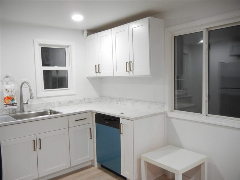 158 Moffat Ave. — photo 6