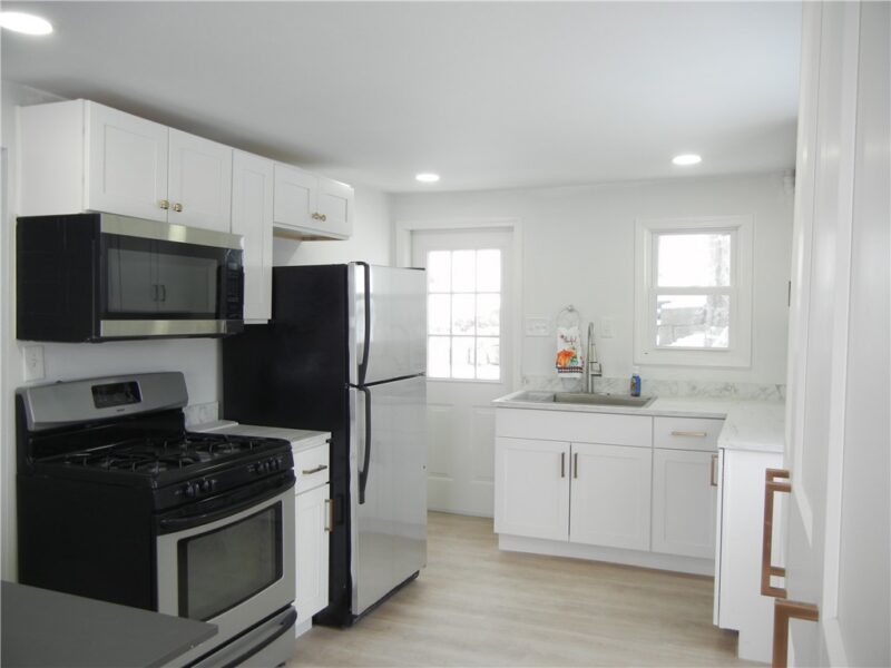 158 Moffat Ave. — photo 7