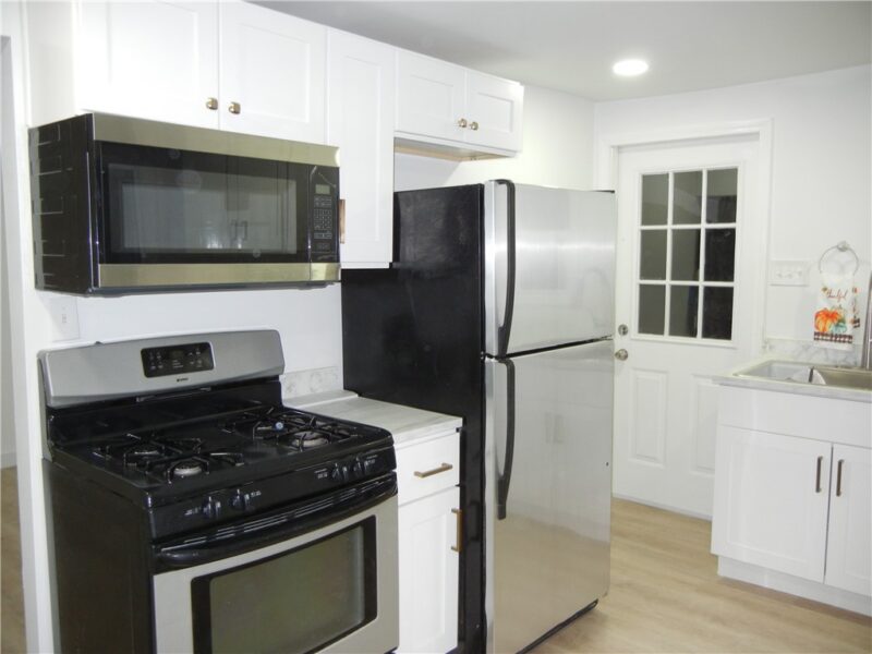 158 Moffat Ave. — photo 8
