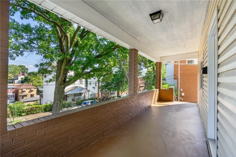 658 Montclair St — photo 3
