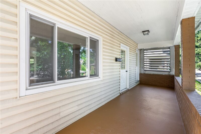 658 Montclair St — photo 4