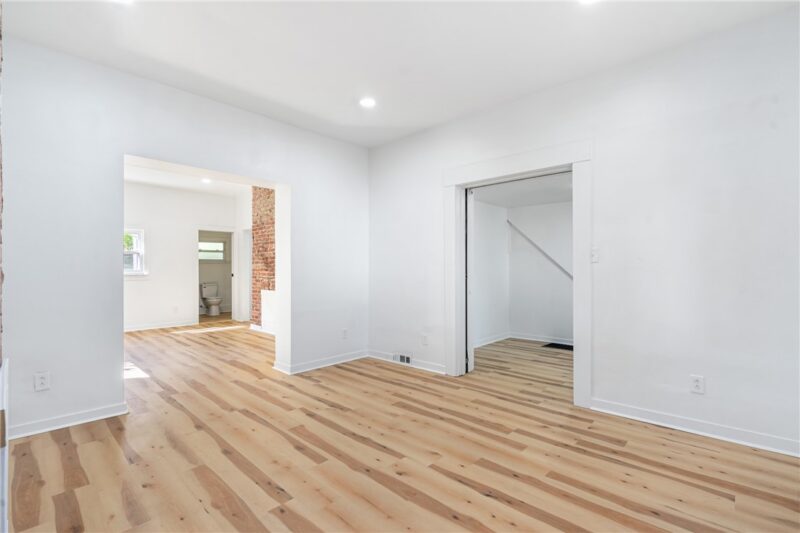 658 Montclair St — photo 5