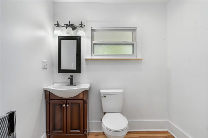 658 Montclair St — photo 7