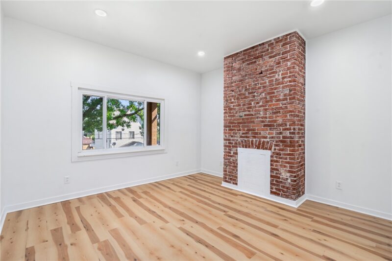 658 Montclair St — photo 8