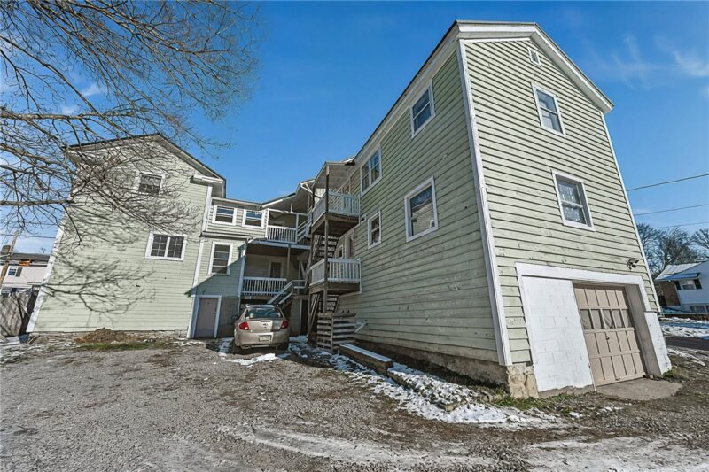 916 E Main St — photo 3