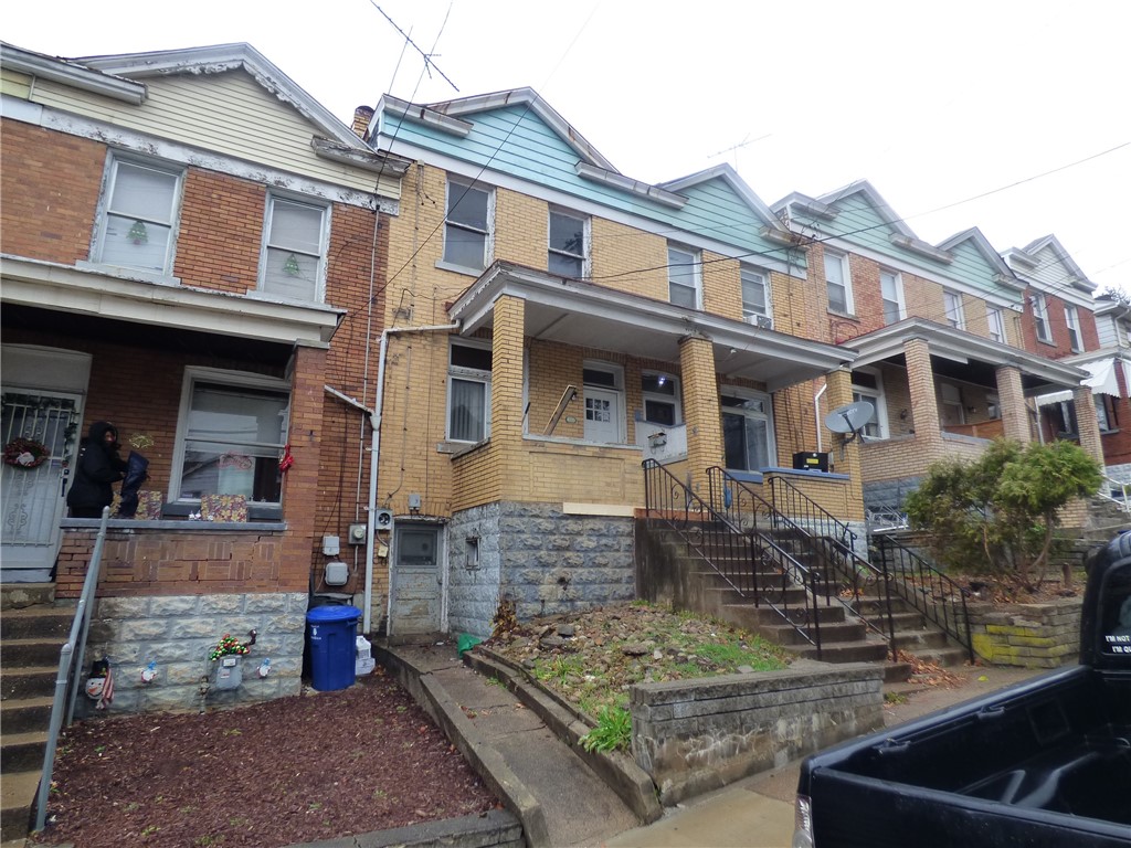 320 Lorenz Ave — photo 1