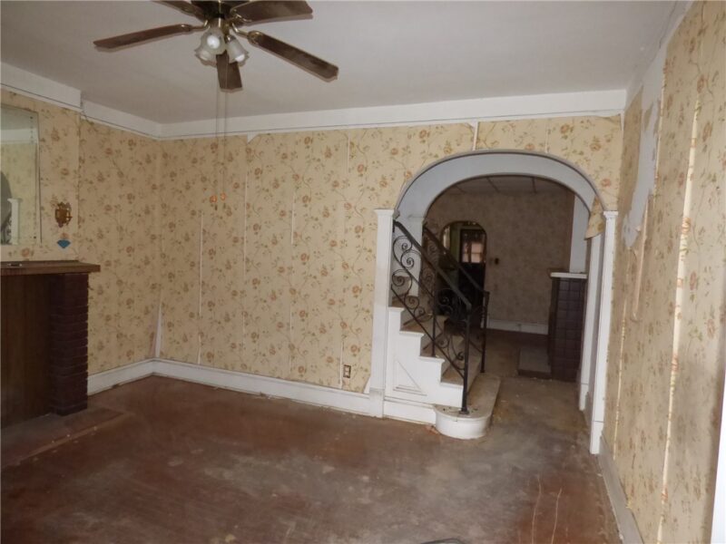 320 Lorenz Ave — photo 2