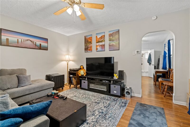 821 George St — photo 2