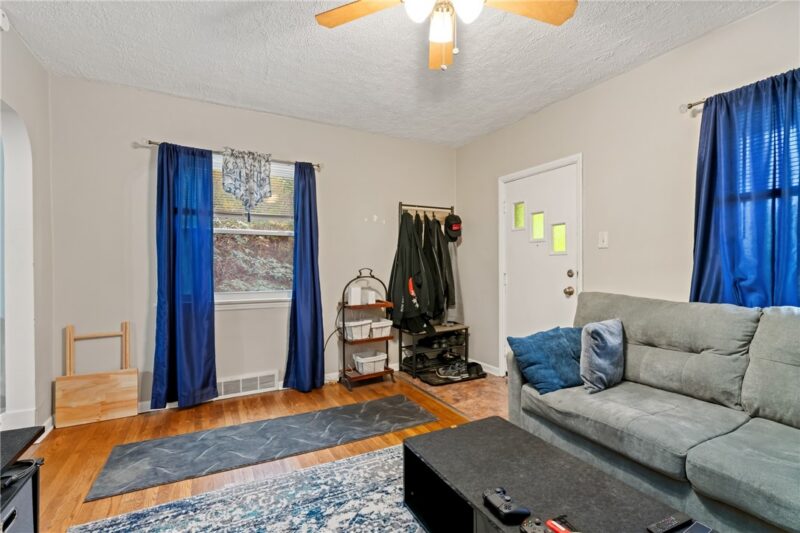 821 George St — photo 3