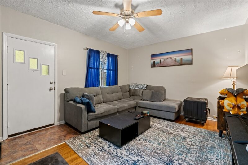 821 George St — photo 4
