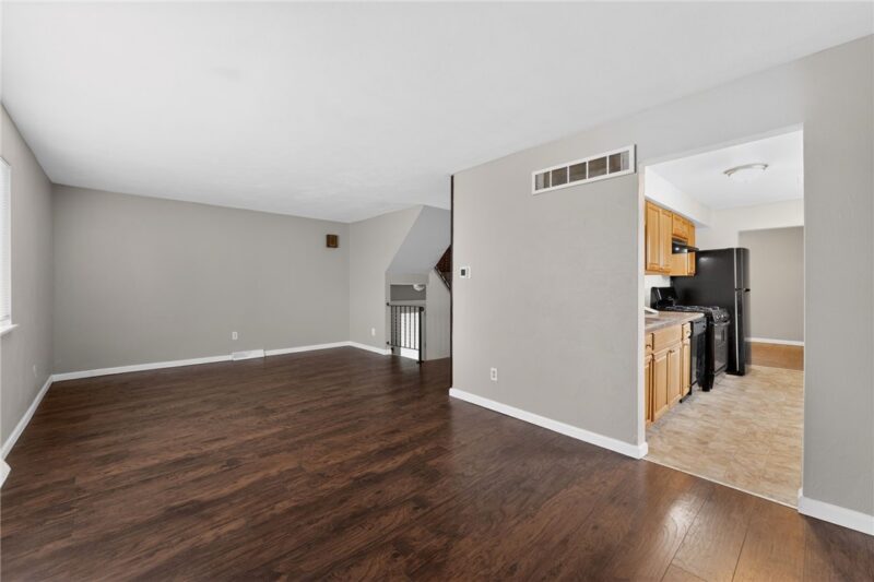 130 Harphen St — photo 8