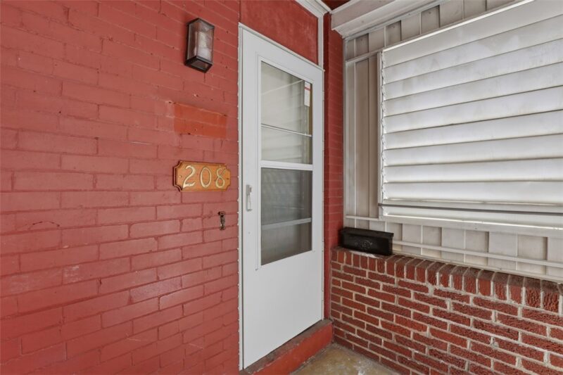 208 W Elizabeth St — photo 4