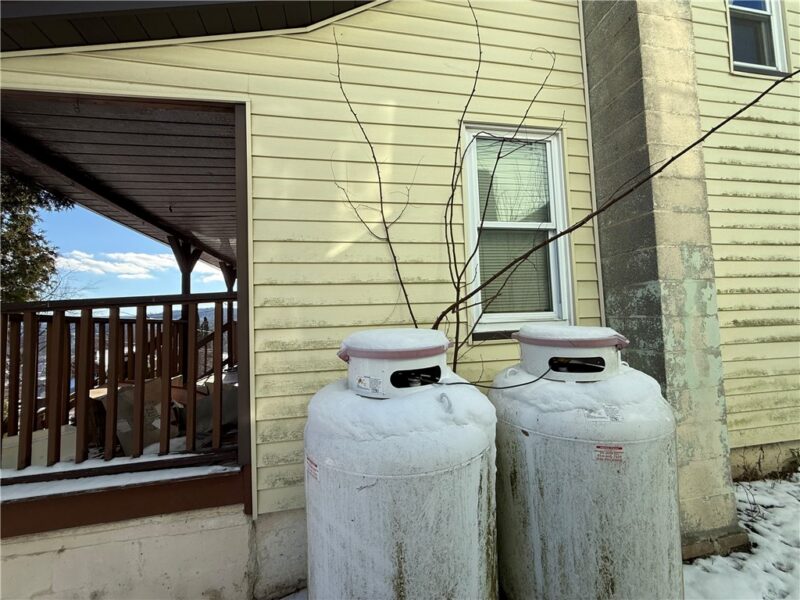922 Carbon Ave — photo 4