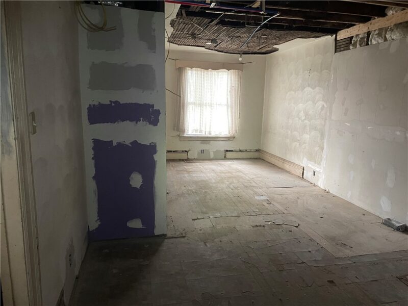 419 Robinson St — photo 2