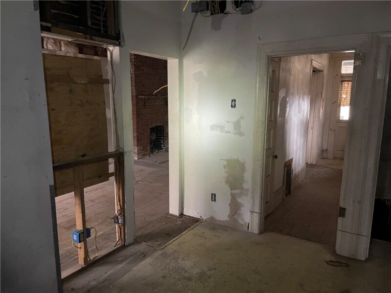 419 Robinson St — photo 4