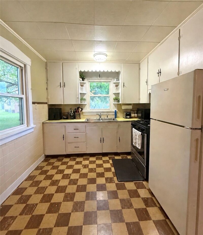 416 Country Club Dr — photo 3