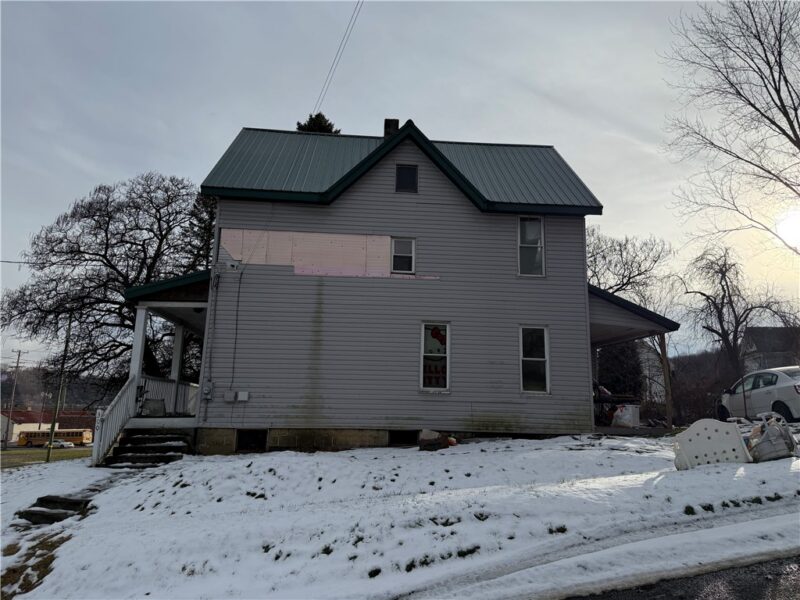 300 Hansen Ave — photo 3